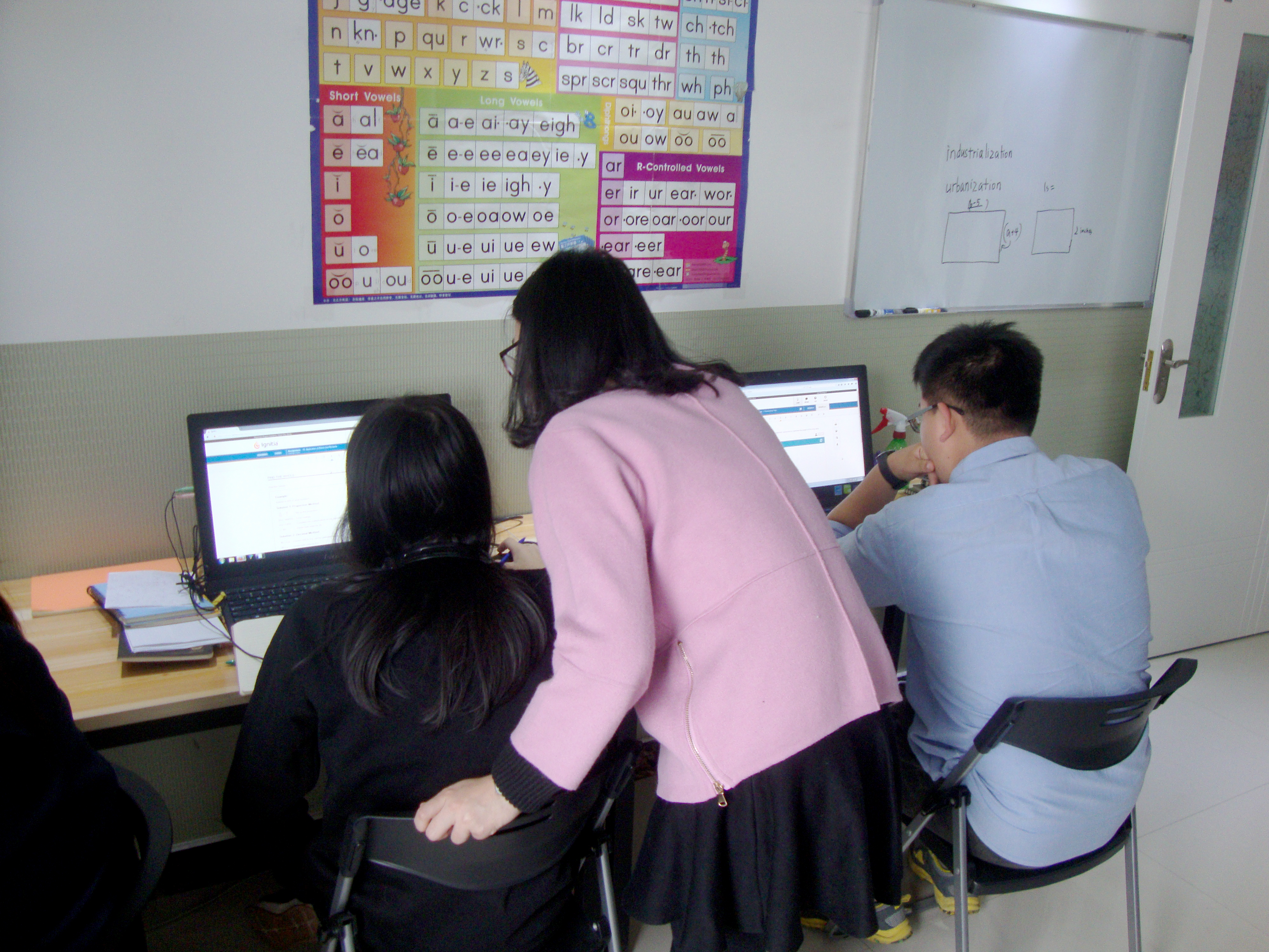 Students learn english using technology